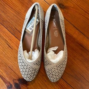 Tom’s Suede Eyelet Flats New with Tags